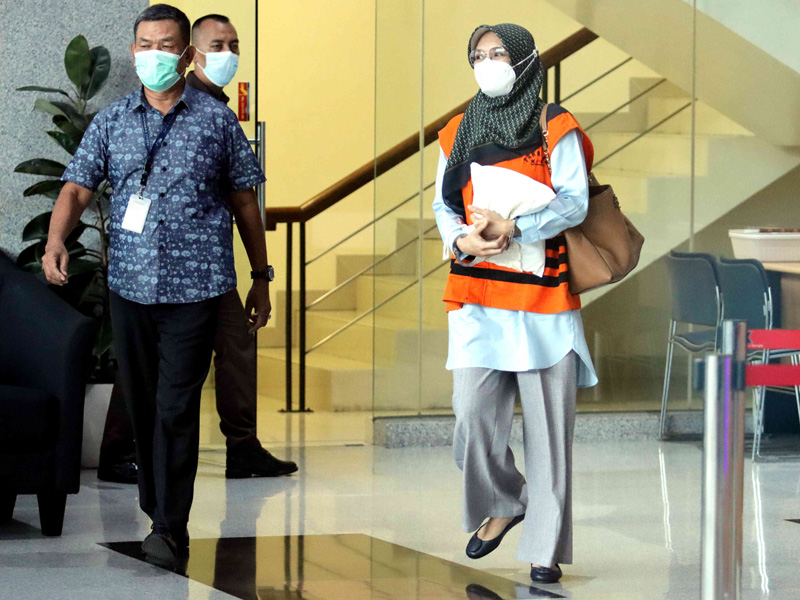 KPK Periksa Bupati Non Aktif Probolinggo