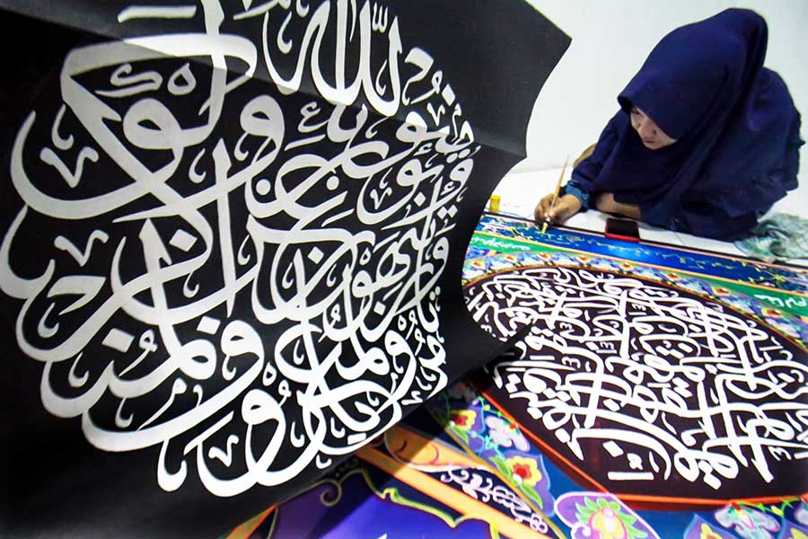 Latihan Melukis Kaligrafi Persiapan MTQ Korpri Nasional 