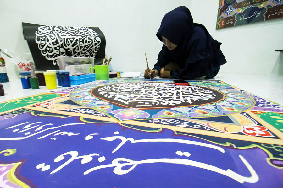 Latihan Melukis Kaligrafi Persiapan MTQ Korpri Nasional 