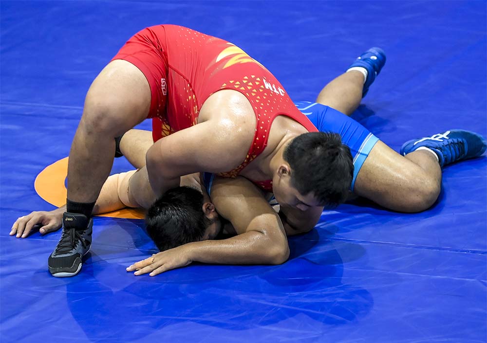 Final Gulat Gaya Greco-Roman kelas 130 Kg 