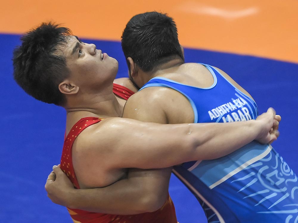 Final Gulat Gaya Greco-Roman kelas 130 Kg 