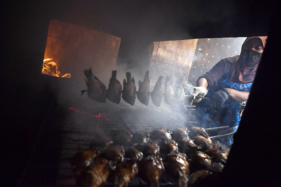 Industri di Kampung Ikan Asap Penatarsewu Sidoarjo   