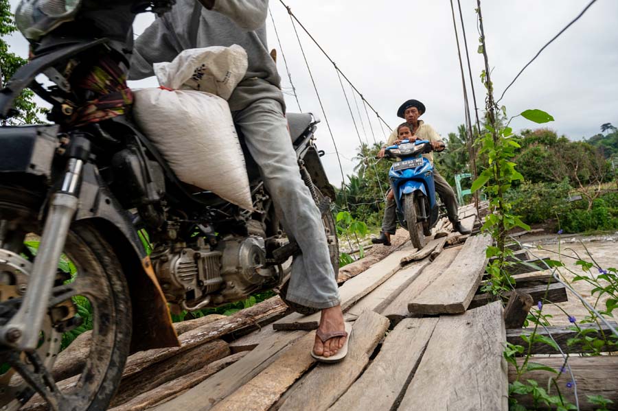 Sudah 3 Tahun Jembatan Gantung Belum Diperbaiki