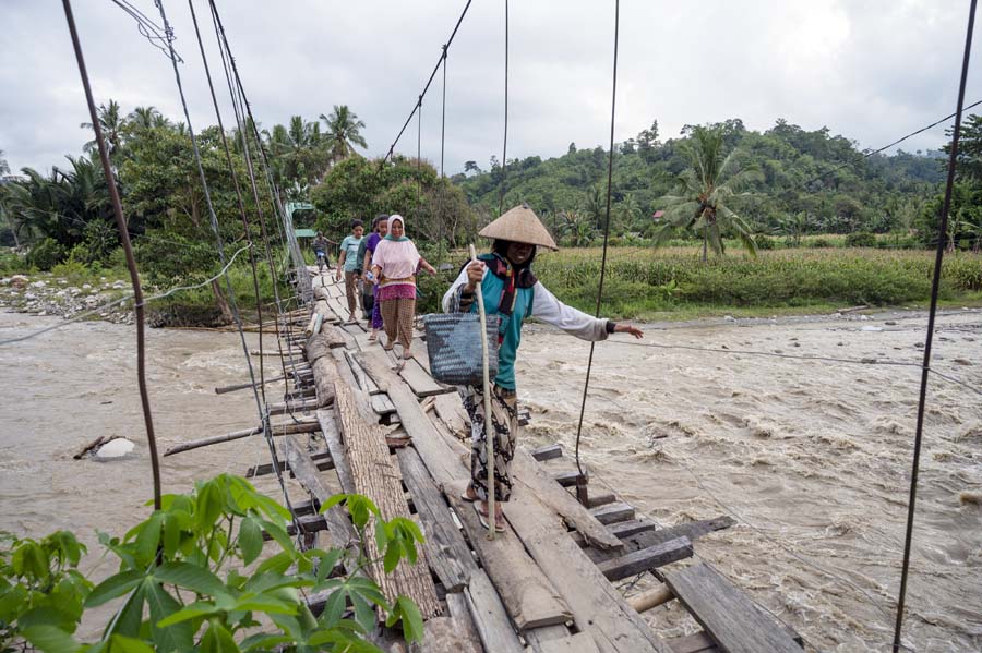 Sudah 3 Tahun Jembatan Gantung Belum Diperbaiki