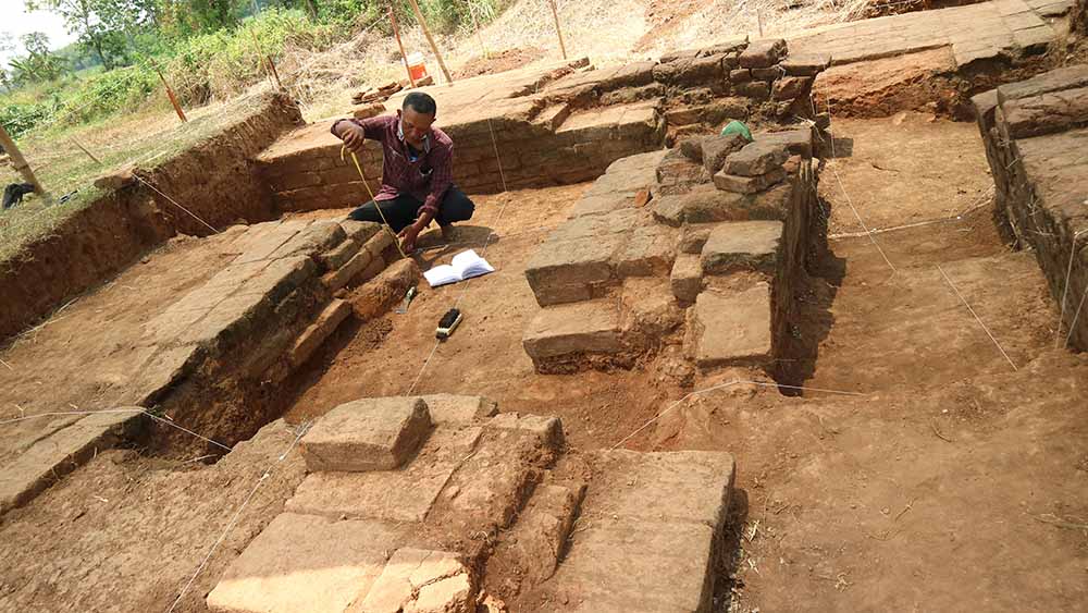 Eskavasi Situs Watu Kucur