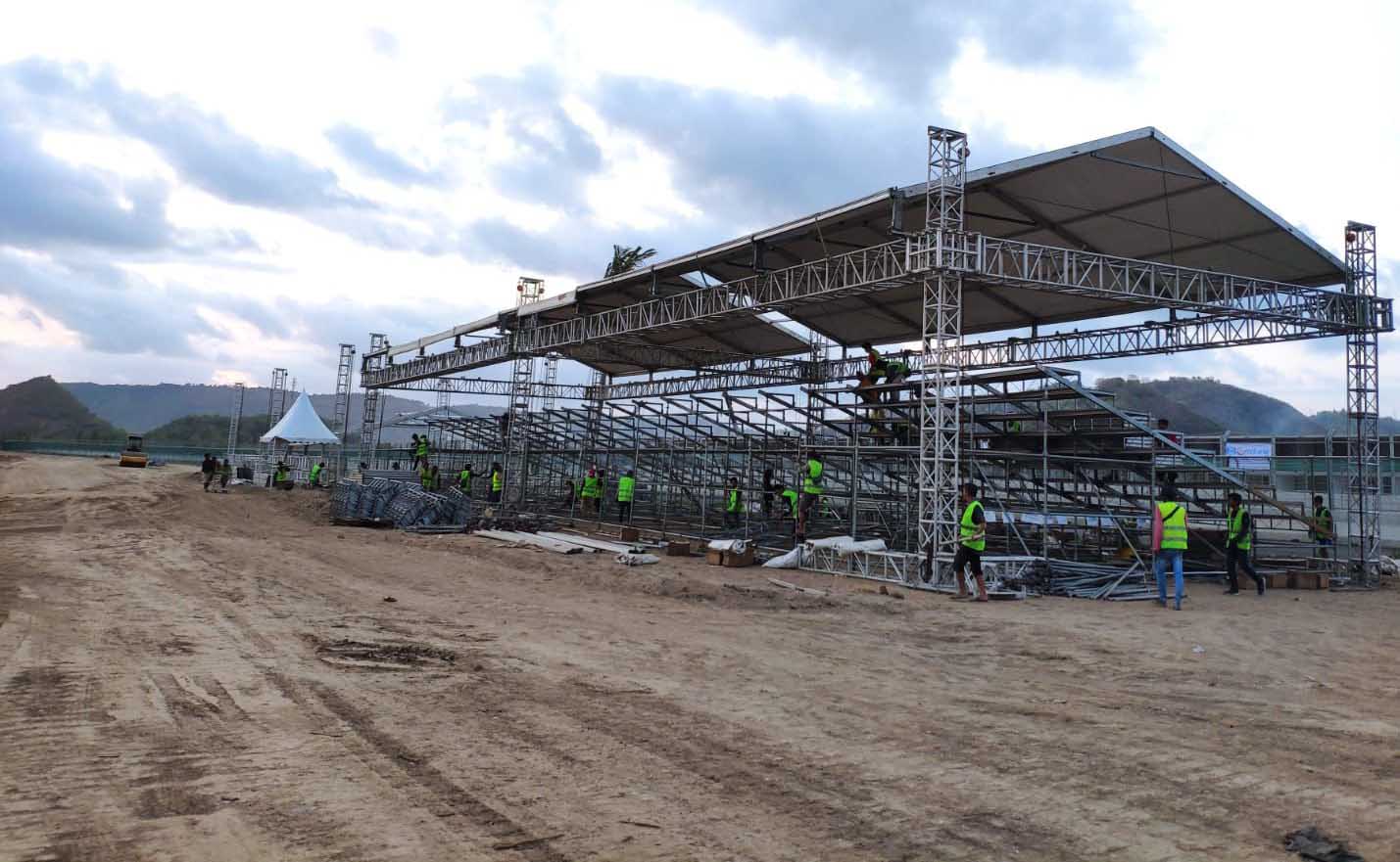 Pemasangan Kelengkapan Fasilitas Sirkuit Mandalika Dikebut