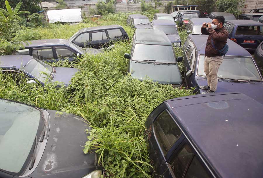 Puluhan Mobil Dinas Pemerintah Kota Tangerang Terbengkalai