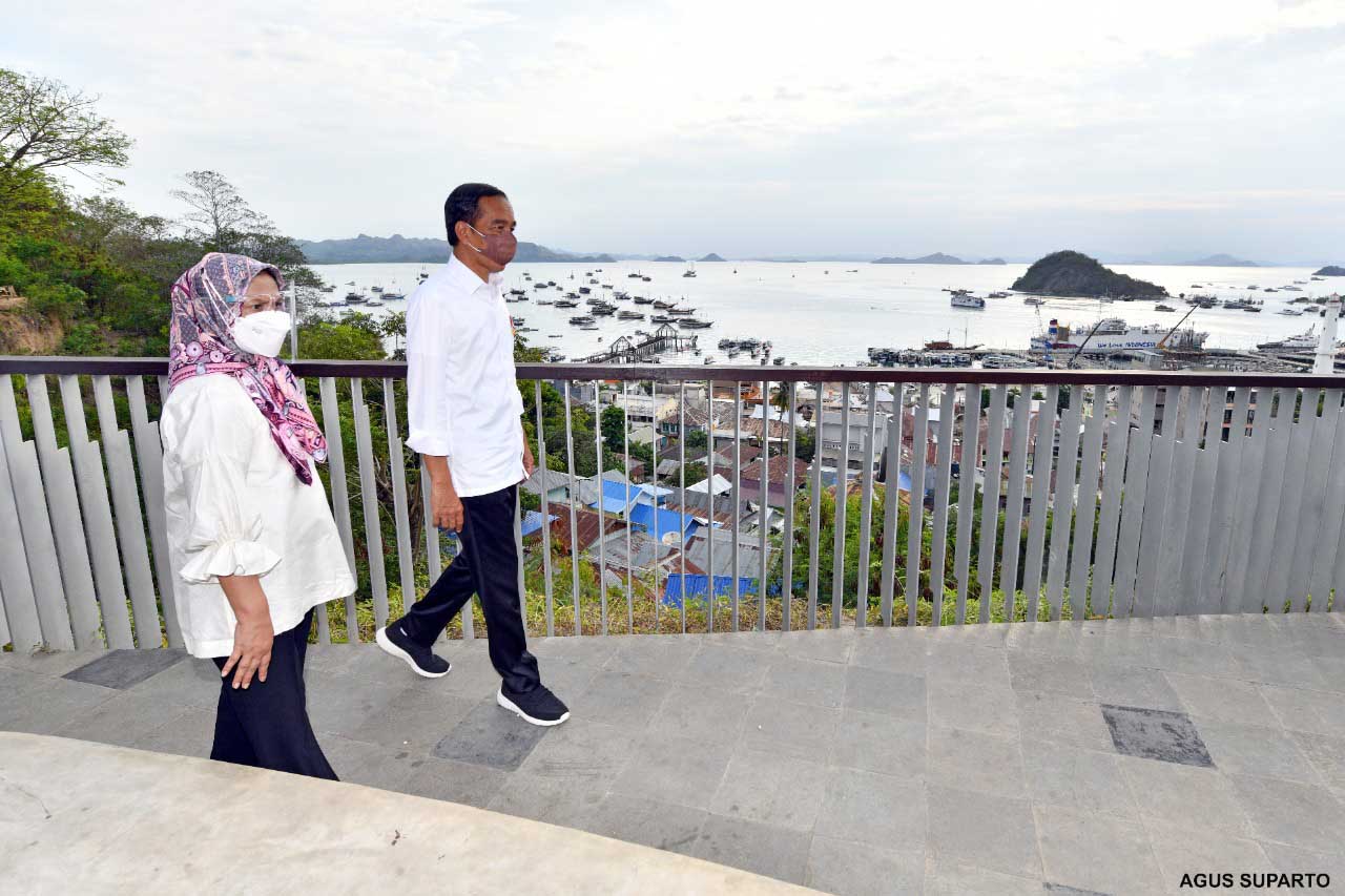 Menikmati Sore di Puncak Waringin