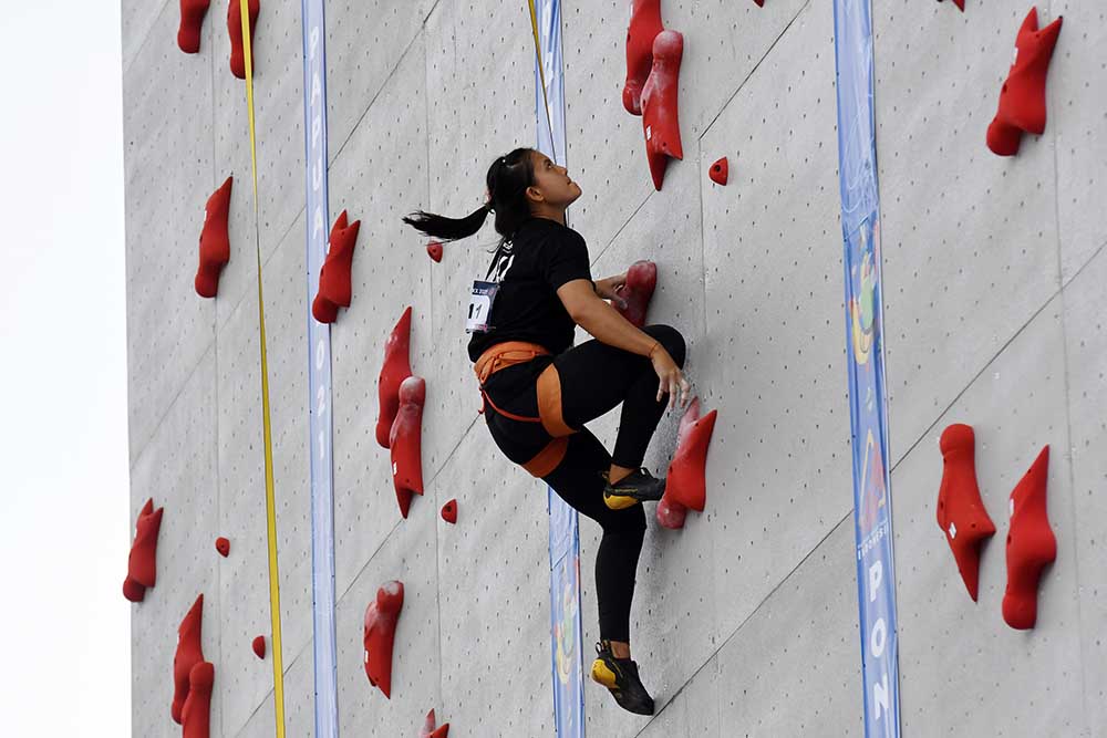 Bali Raih Emas Panjat Tebing Perorangan Putri