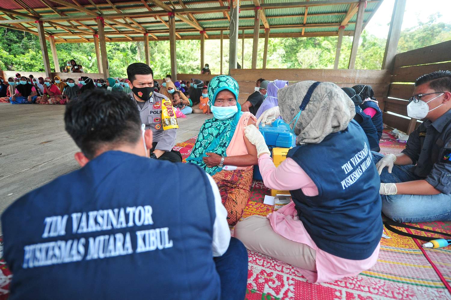 Vaksinasi Covid-19 di Daeraeh Terisolir