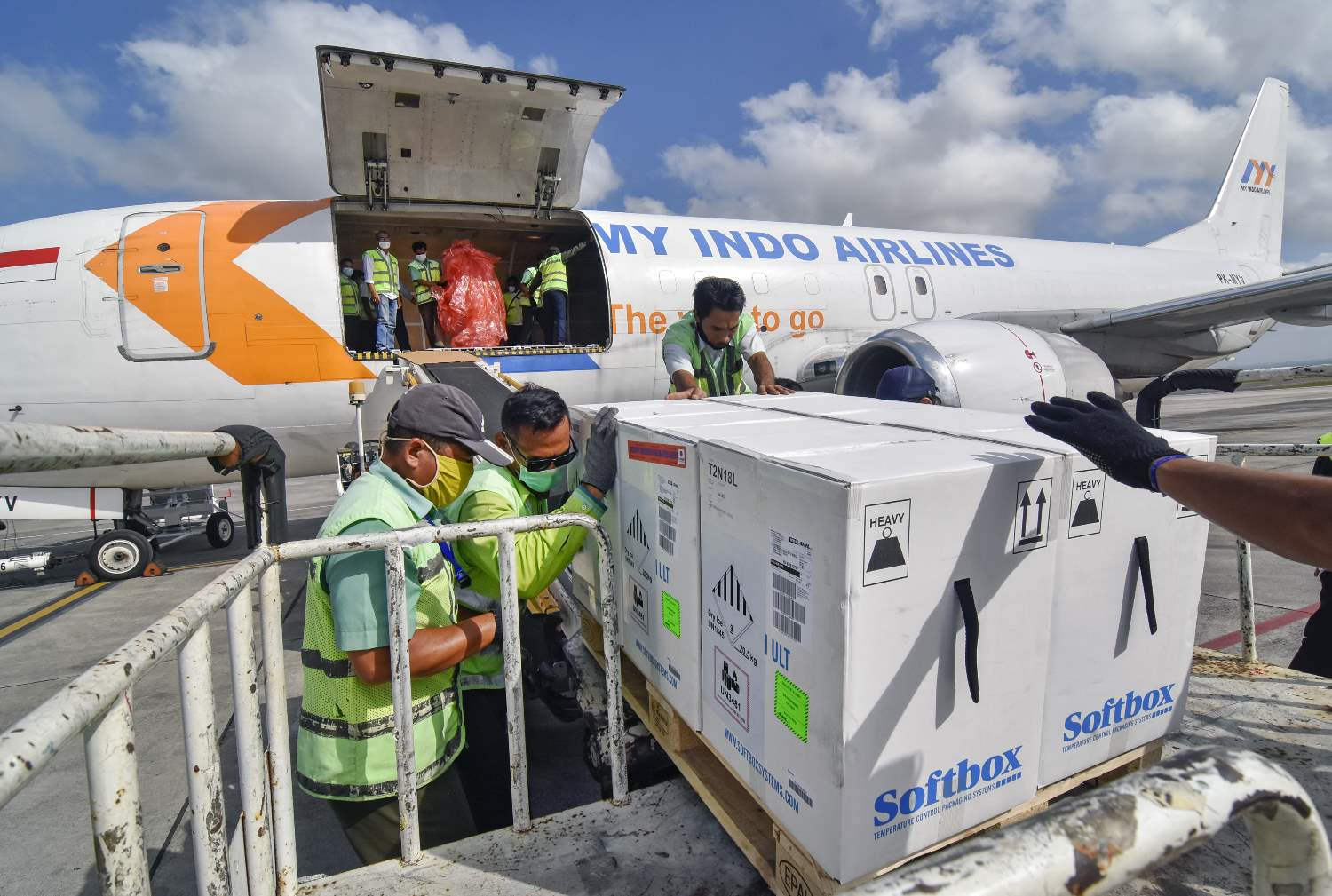 Kedatangan Vaksin Pfizer di Lombok