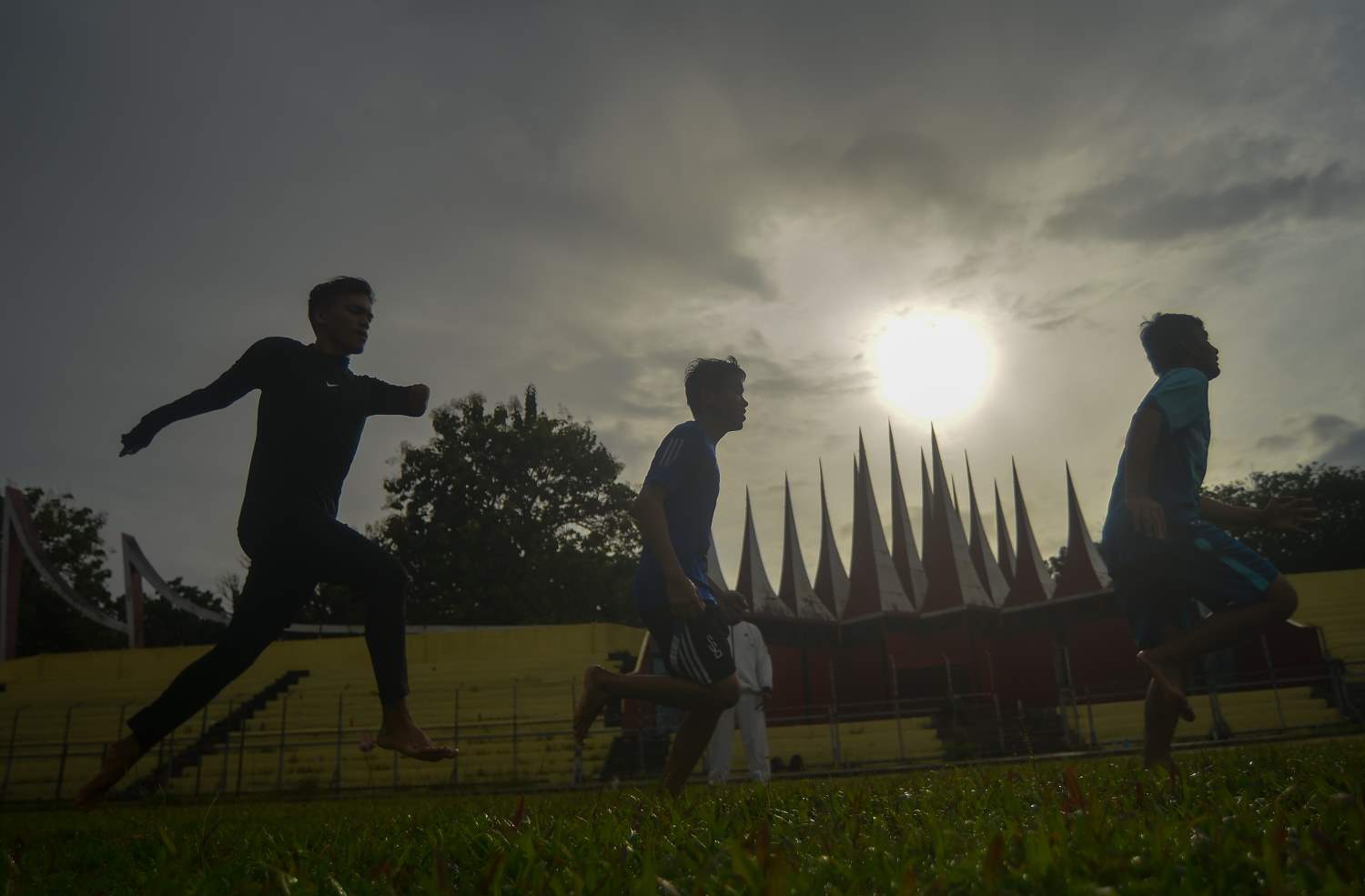 Latihan Atlet Sumbar Jelang Peparnas