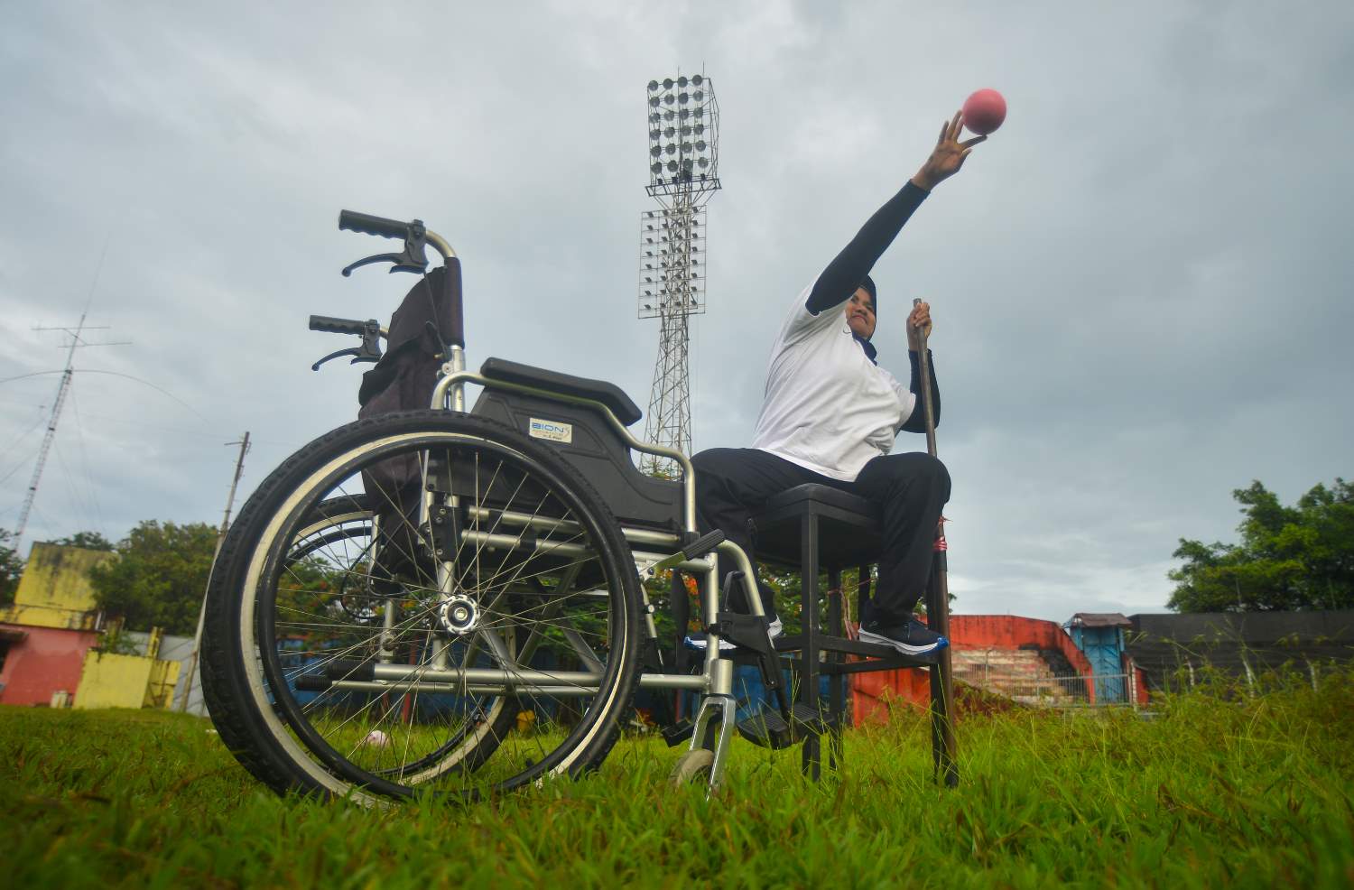 Latihan Atlet Sumbar Jelang Peparnas