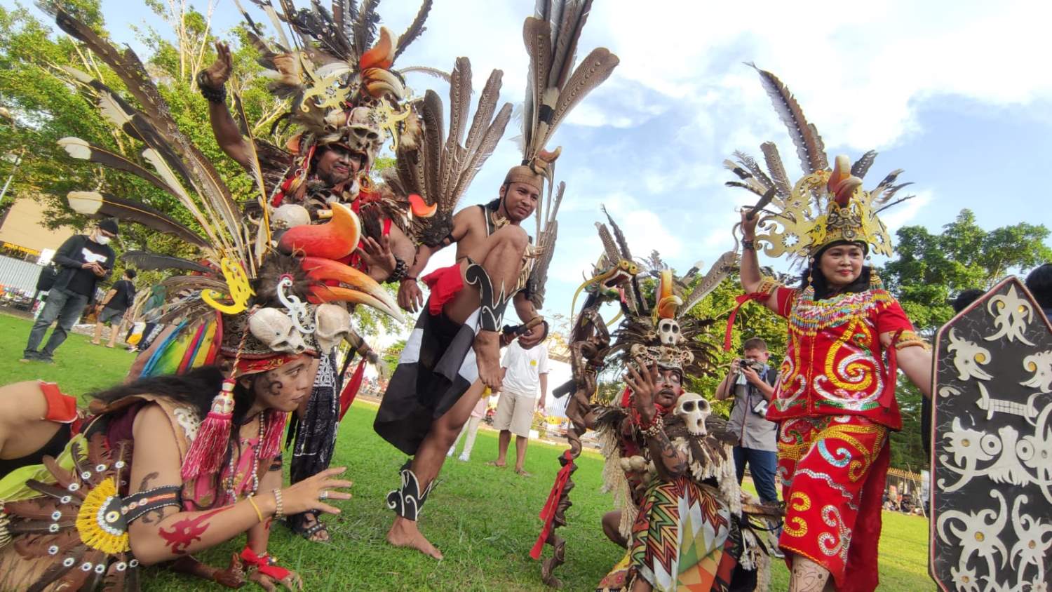 Fashion Carnaval Menyemarakkan Festival Wisata Budaya Pasar Terapung Kalsel