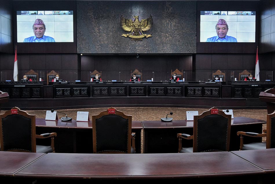 Sidang MK Uji  Materiil Tentang Komisi Yudisial 