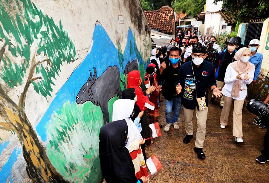 Kentongan dan Salawat sambut Menteri Sandiaga Uno di Desa Wisata Saung Ciburial 