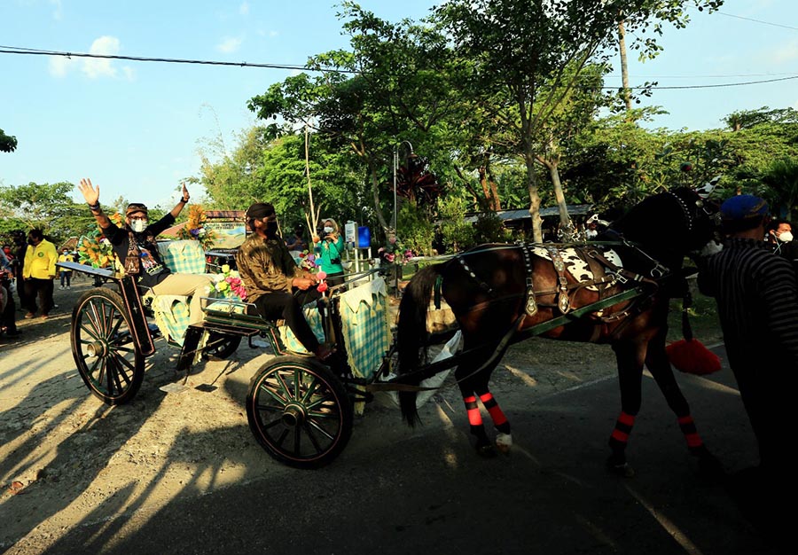 Bantu Tingkatkan Ekonomi Desa, Sandiaga Pesan Lukisan Mural