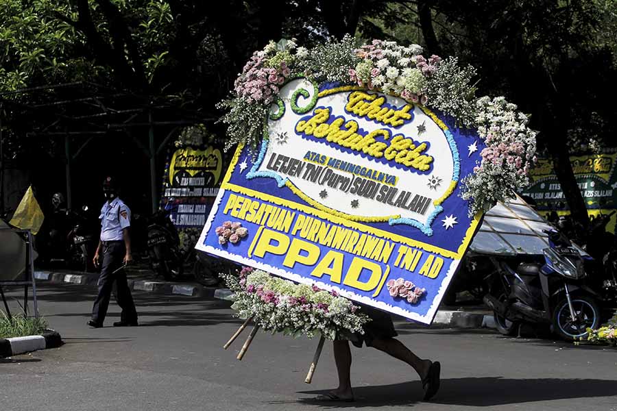 Mantan Mensesneg Sudi Silalahi Dimakamkan di TMP Kalibata