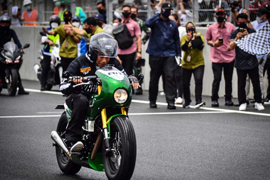 Presiden Jokowi Balapan di Sirkuit Mandalika