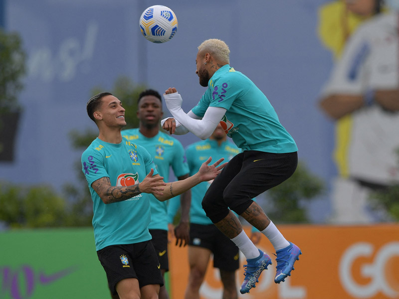 Sesi Latihan Brasil Jelang Lawan Kolombia