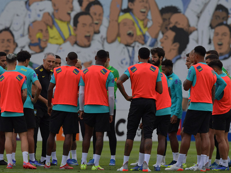 Sesi Latihan Brasil Jelang Lawan Kolombia