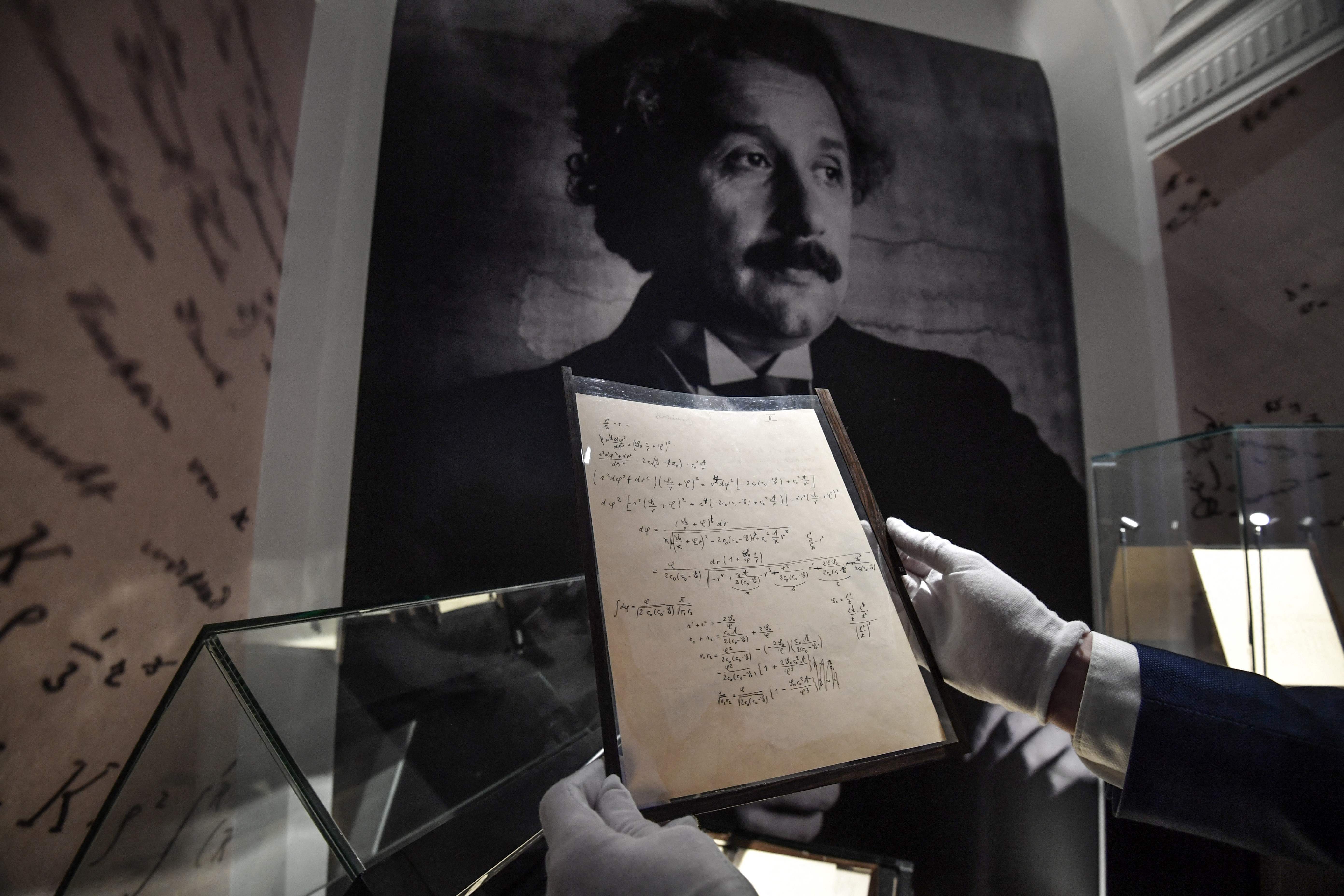 Naskah Teori 'Relativitas' Einstein  Terjual Puluhan Miliar