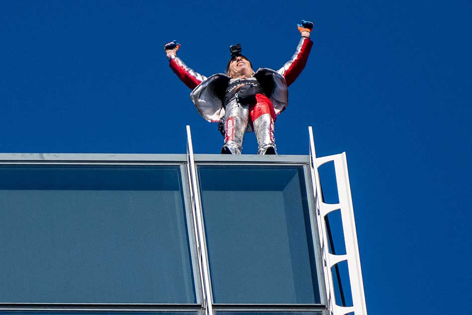 Aksi Spiderman Prancis panjat Gedung Pencakar Langit di Jerman