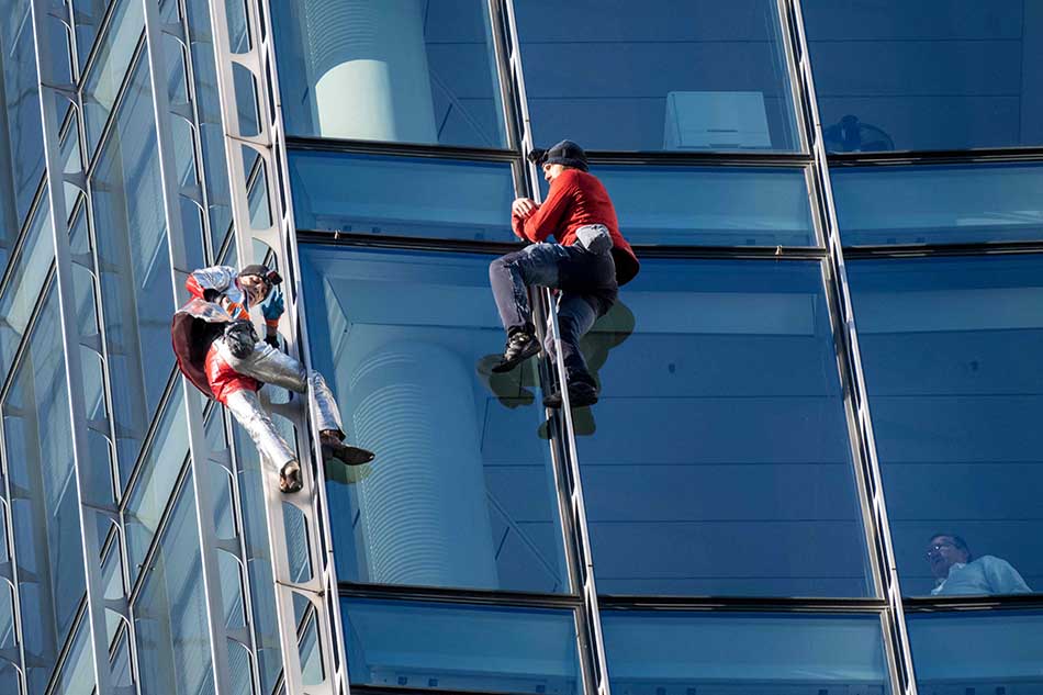 Aksi Spiderman Prancis panjat Gedung Pencakar Langit di Jerman