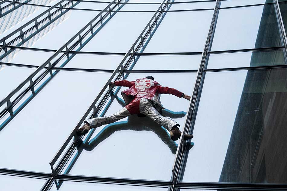Aksi Spiderman Prancis panjat Gedung Pencakar Langit di Jerman