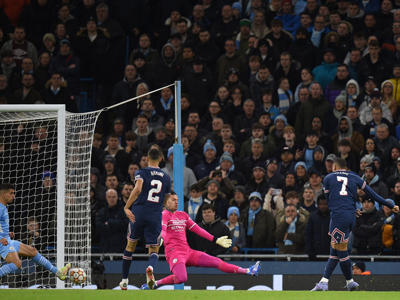 Citizens Imbang Melawan PSG