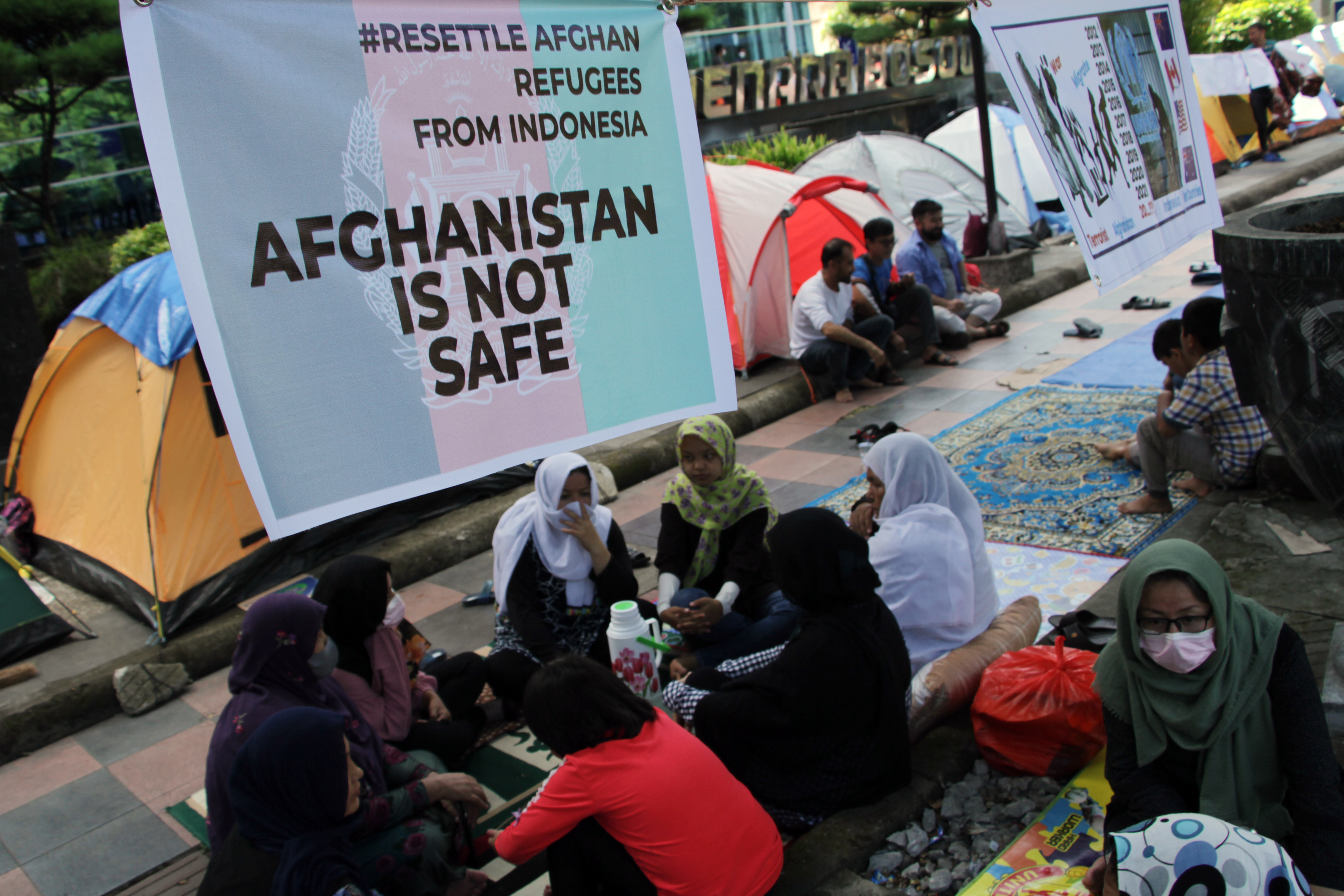 Aksi Pencari Suaka di Makassar