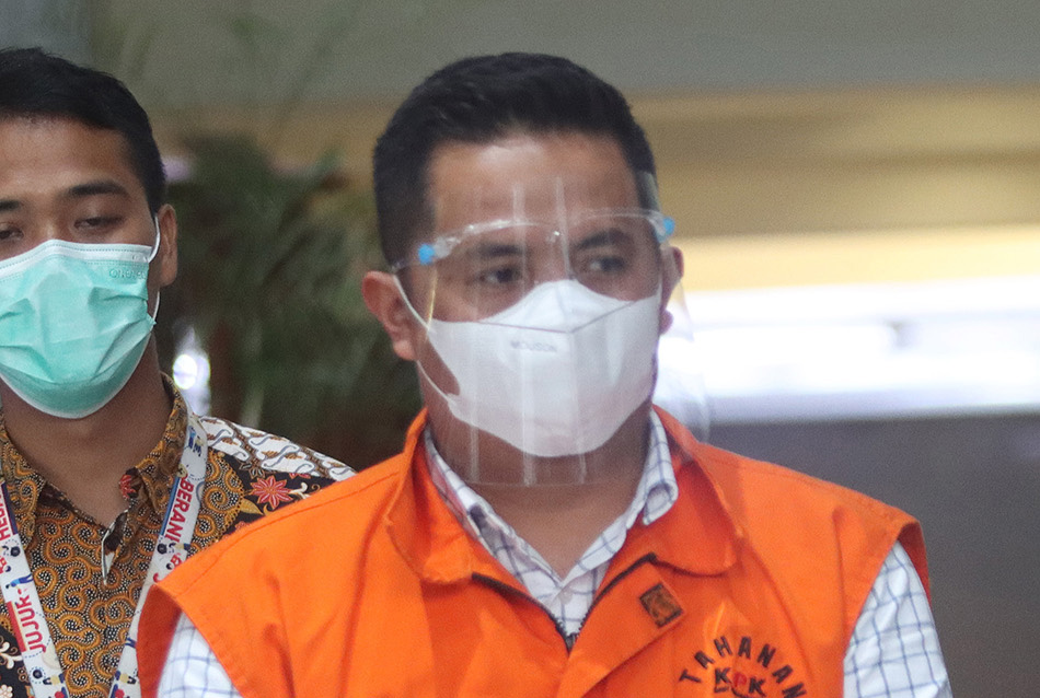 KPK Tahan Staf mantan Gubernur Jambi Zumi Zola