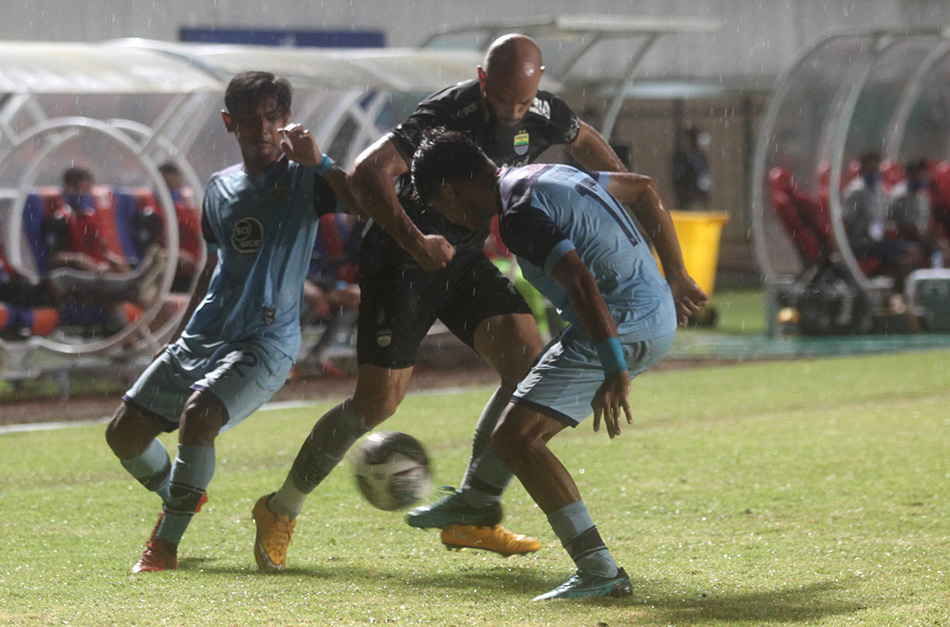 Maung Bandung ke Puncak Klasemen