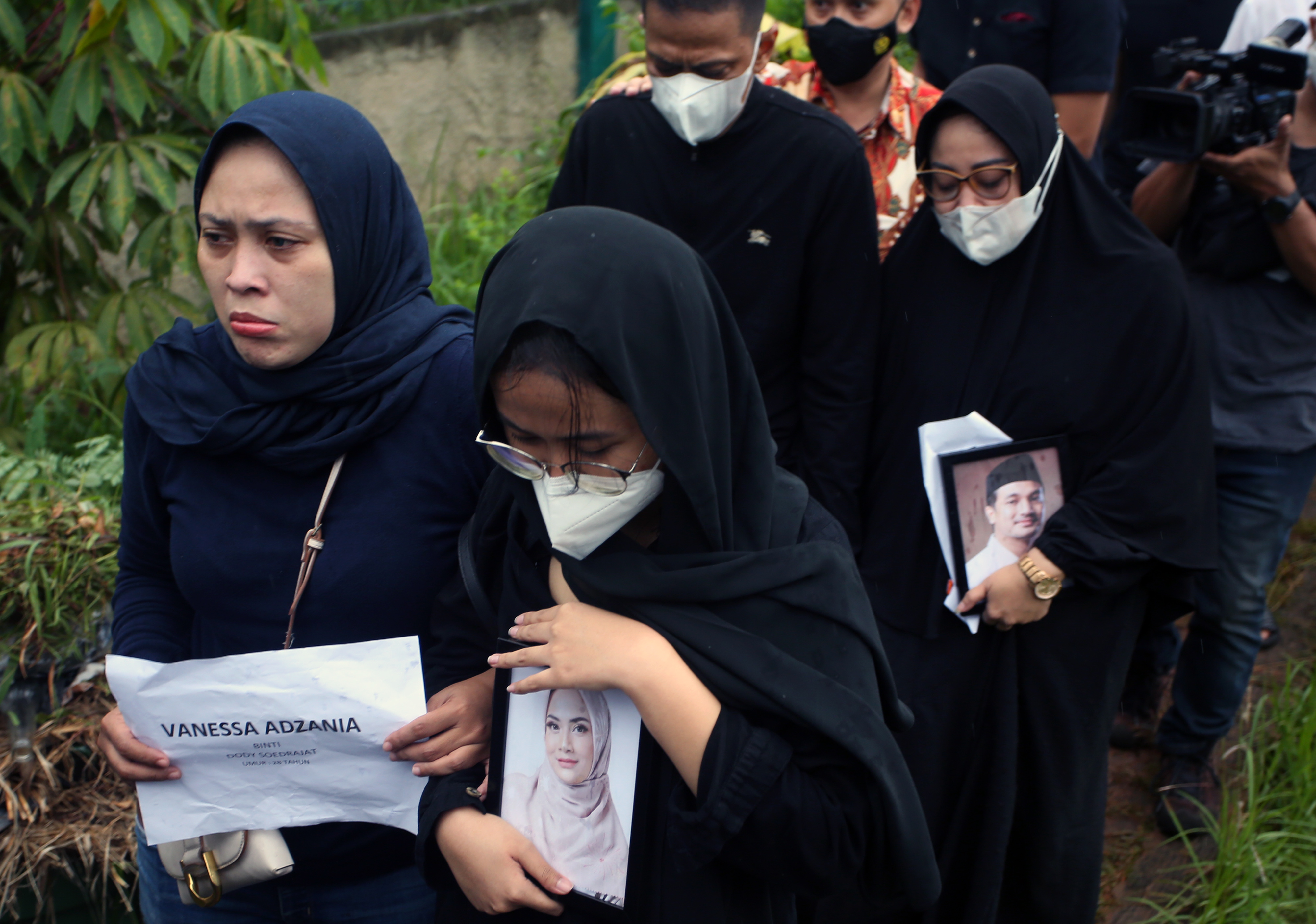 Pemakaman Vanessa Angel dan Febri Andriansyah