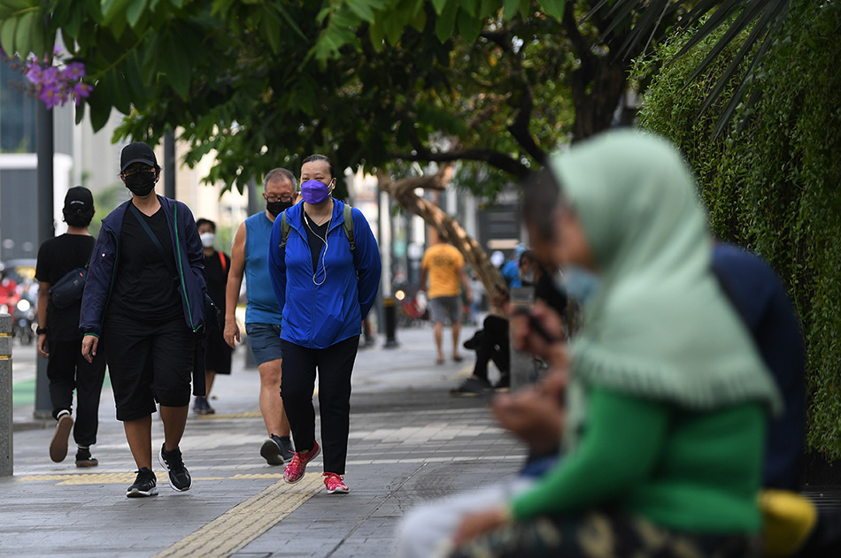 Warga Jakarta Berolahraga di Masa PPKM Level 1
