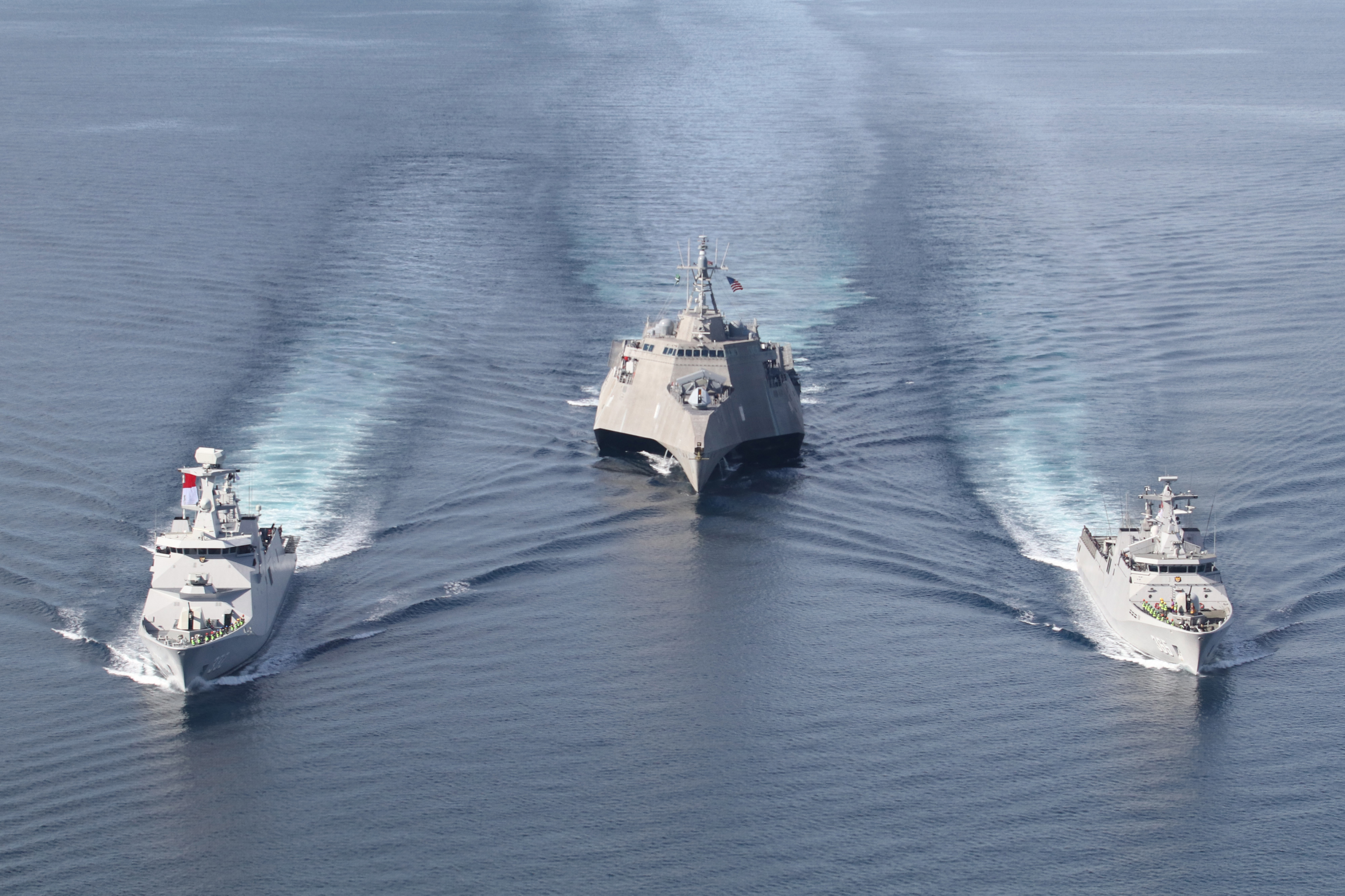 Latihan Gabungan TNI AL dengan US Navy 