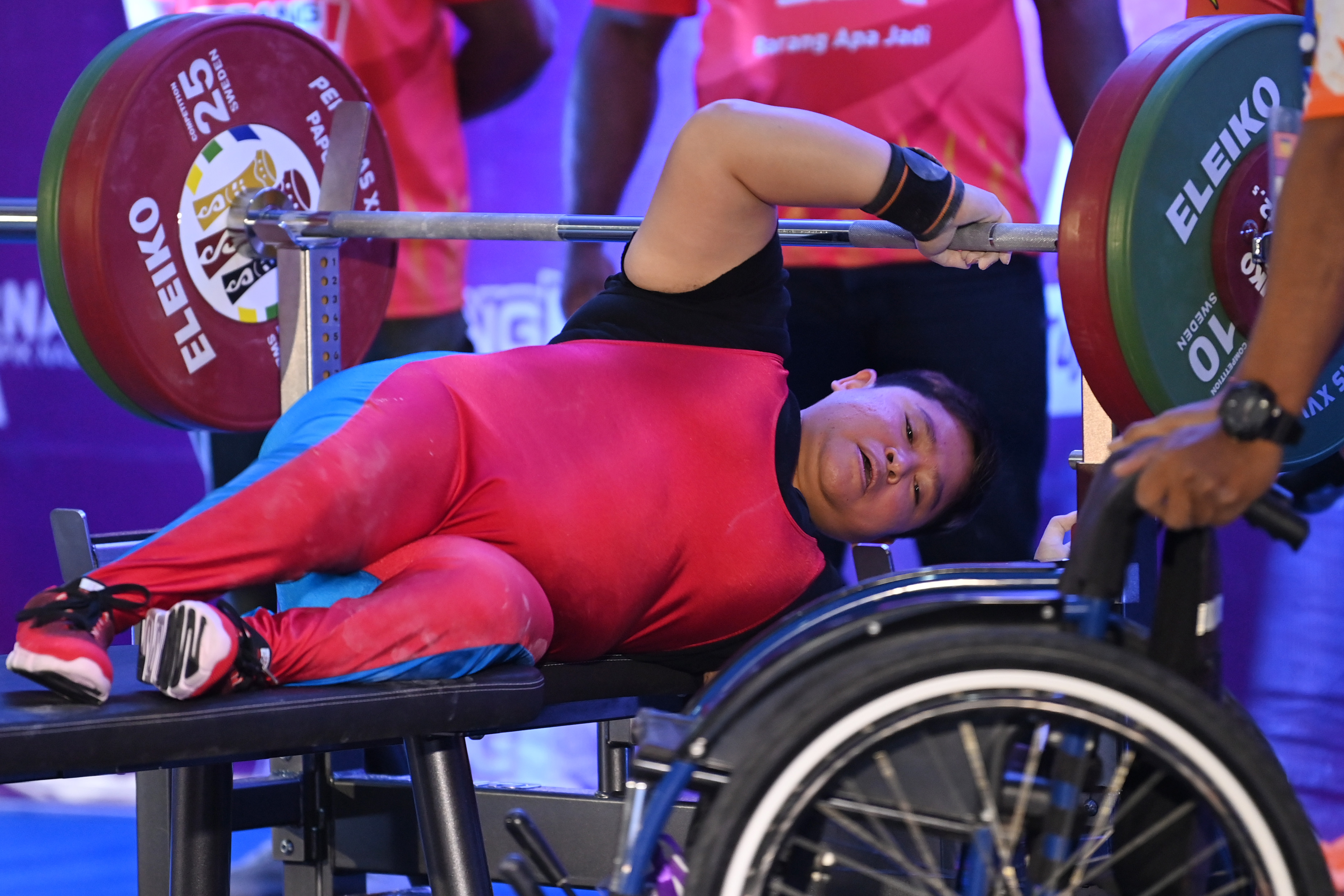 Rekor Nasional Angkat Berat 61 Kg Putri