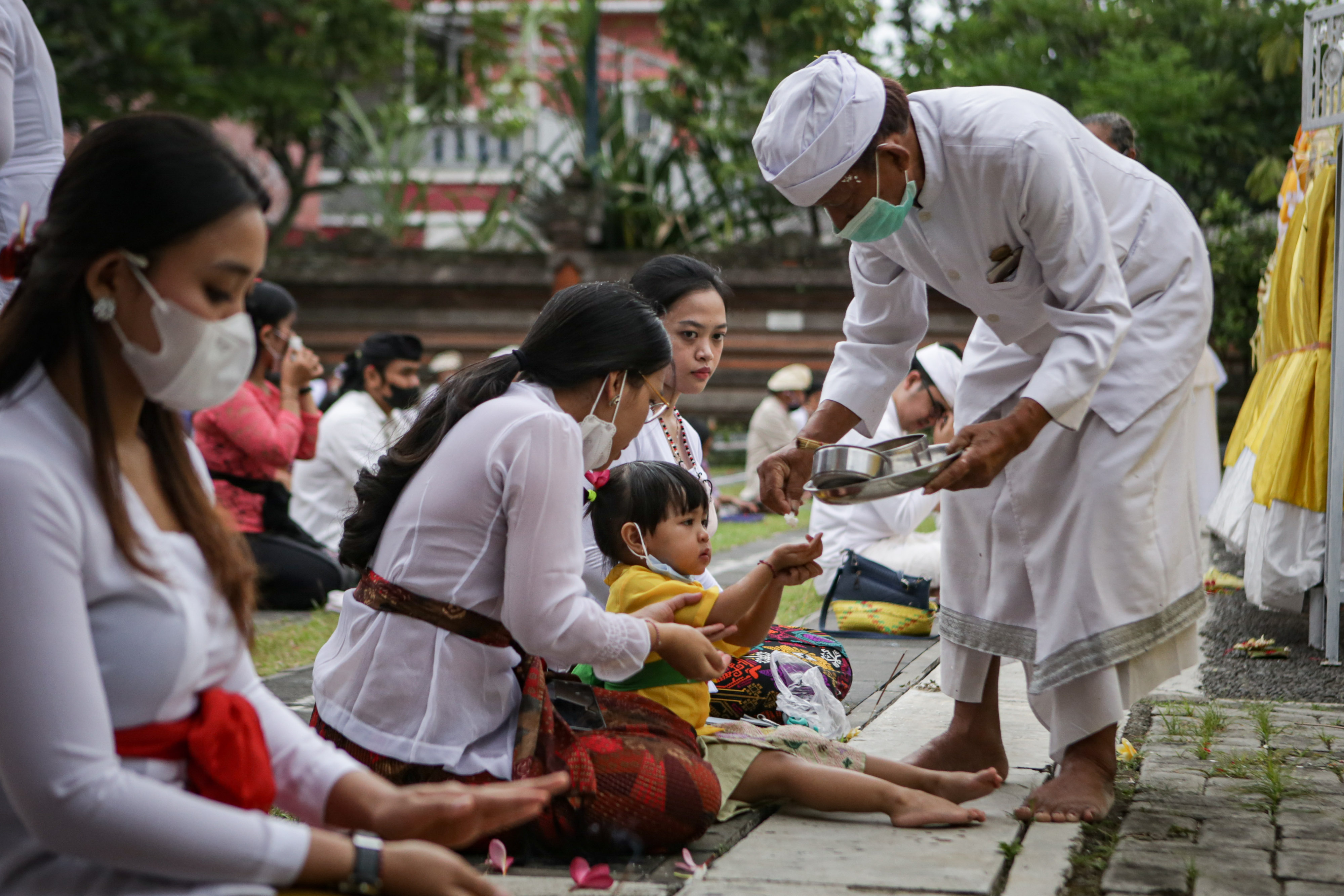 Persembahyangan Galungan di Tangerang