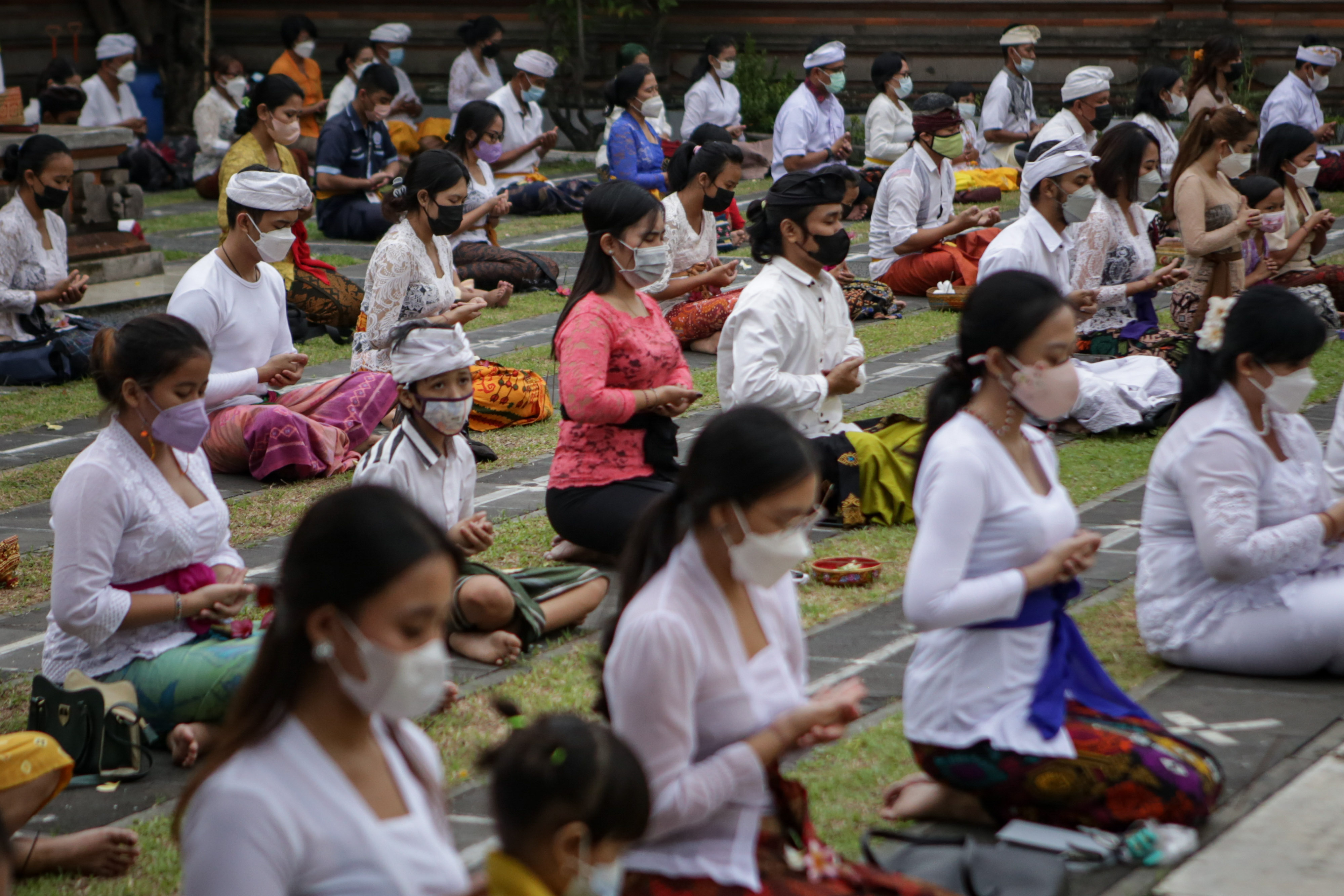 Persembahyangan Galungan di Tangerang