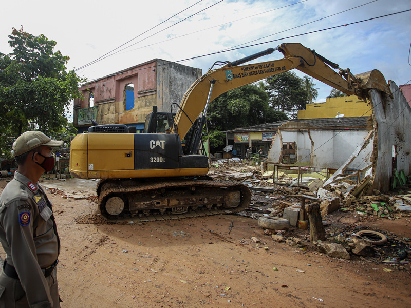 Pembongkaran Permukiman Dan kios Di Batam