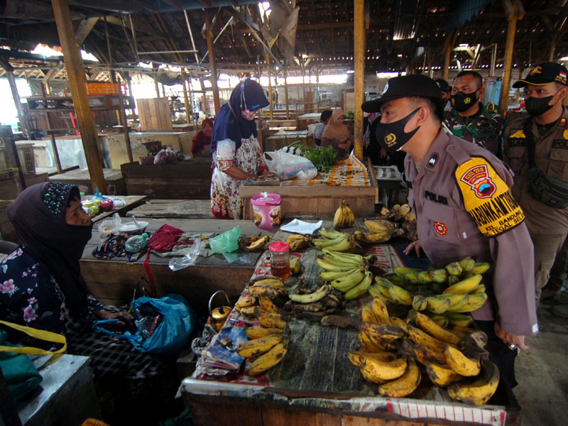 Razia Pedagang Yang Belum Divaksin