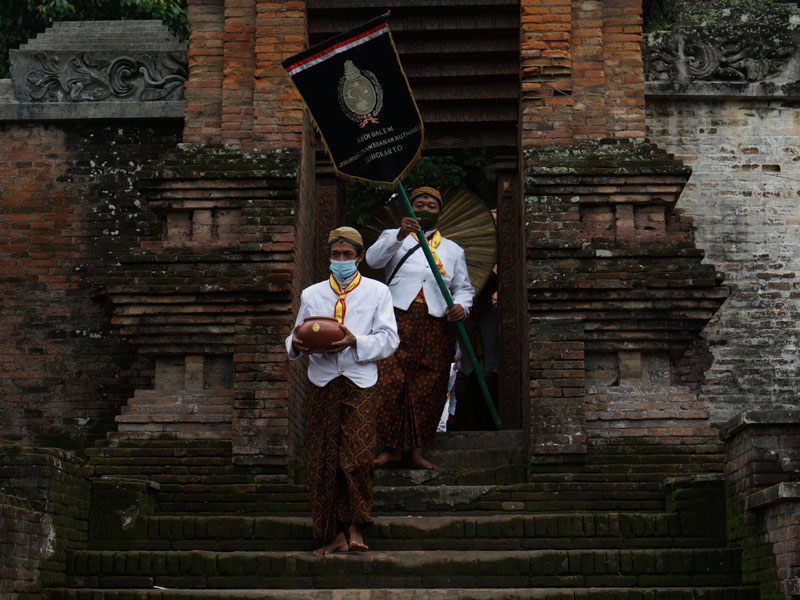 Prosesi Nguras Sendang Seliran