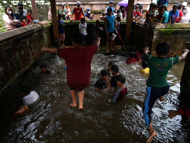 Prosesi Nguras Sendang Seliran