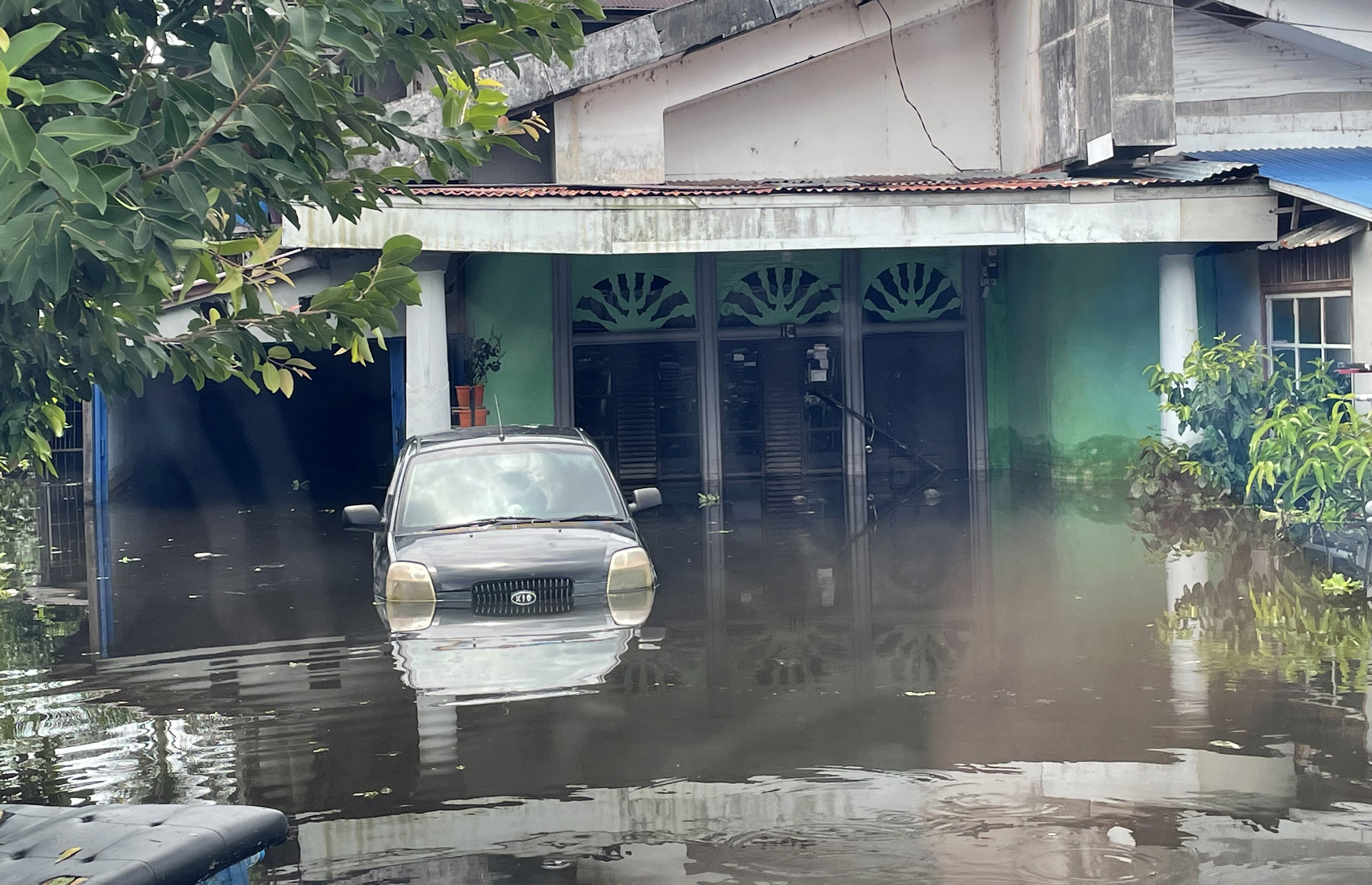 Tiga Pekan Sintang Terendam Banjir