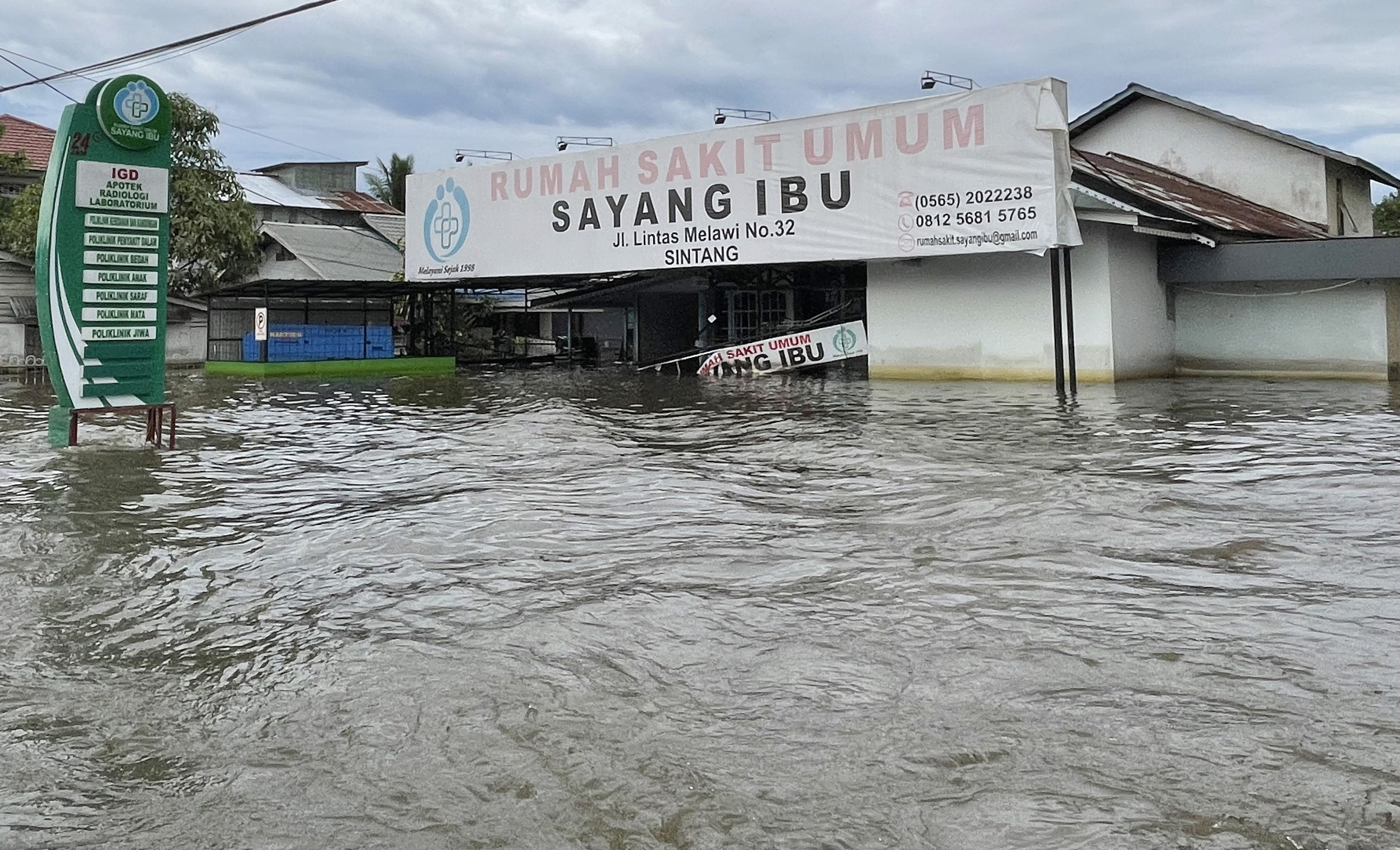 Tiga Pekan Sintang Terendam Banjir