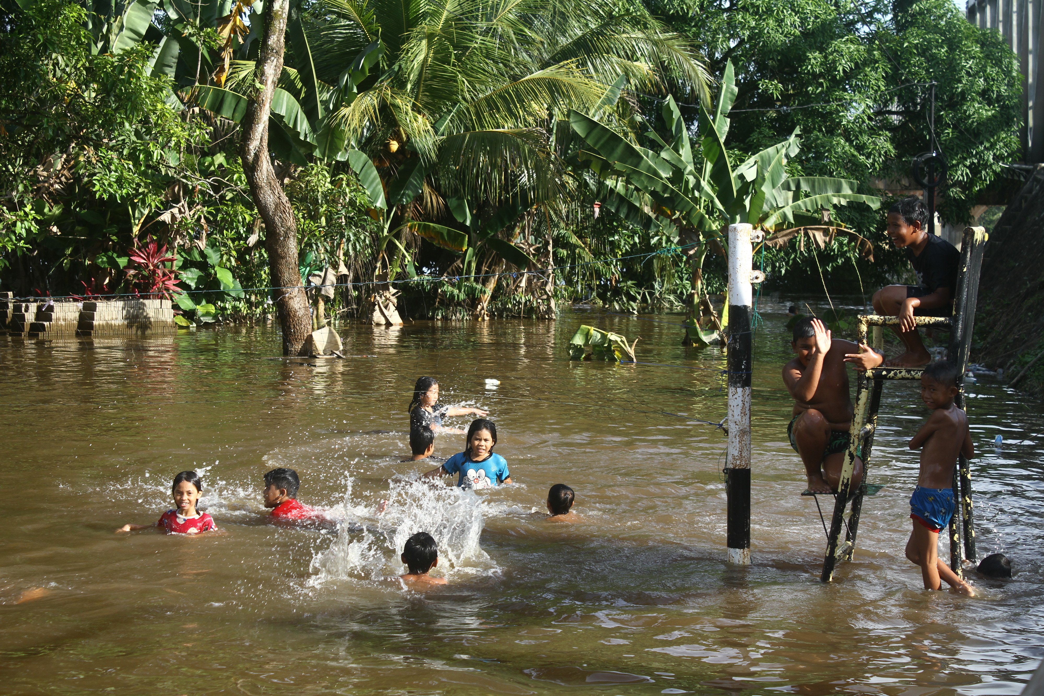Banjir Melanda Enam Kabupaten di Kalbar