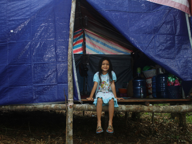 Korban Banjir Mengungsi Di Hutan