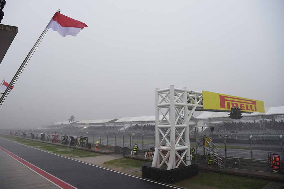 Cuaca Buruk, Race 1 WSBK Mandalika Ditunda 