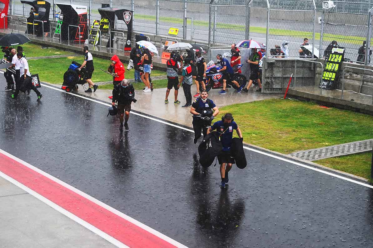 Cuaca Buruk, Race 1 WSBK Mandalika Ditunda 