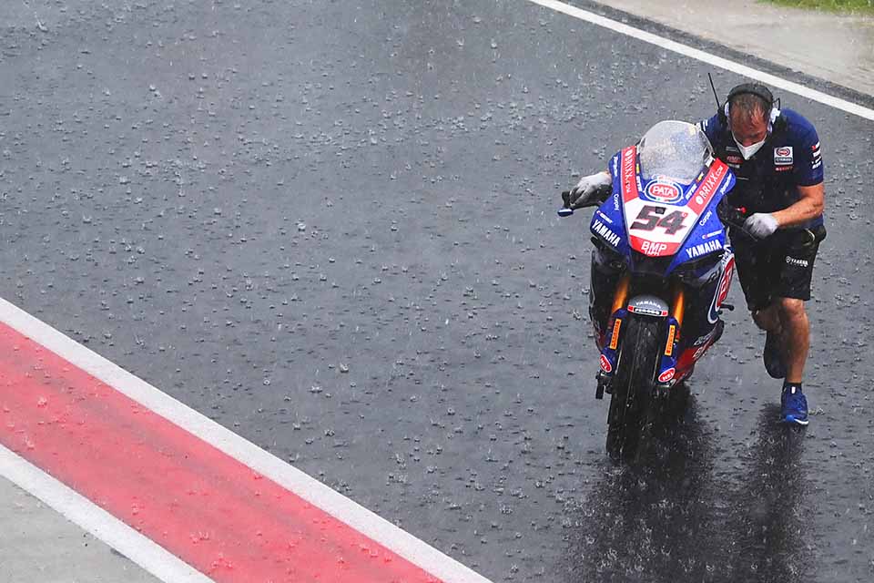 Cuaca Buruk, Race 1 WSBK Mandalika Ditunda 